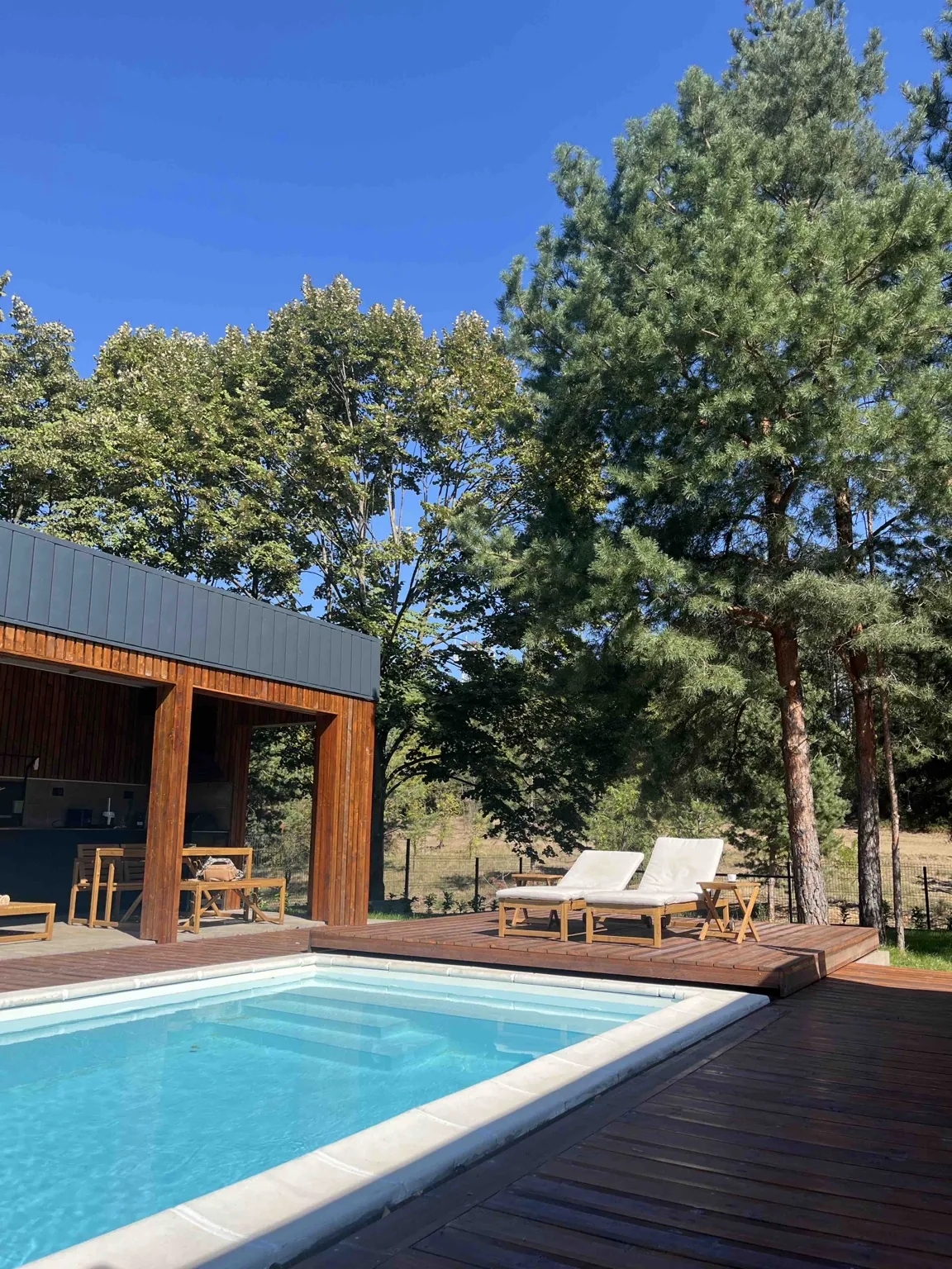Bazen i letnjikovac Villa Ruj